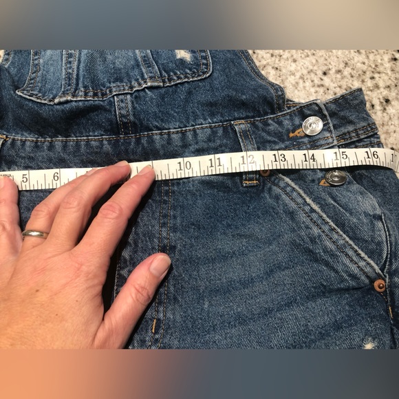 Women’s size 6 H&M short- alls shirt overalls - Picture 6 of 6